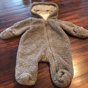 Carter’s baby snowsuit “Little bear”